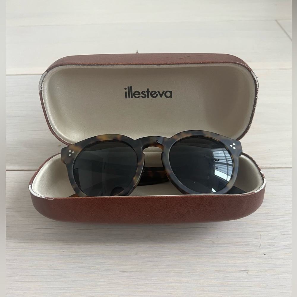 Illesteva Leonard II Sunglasses - Tortoise